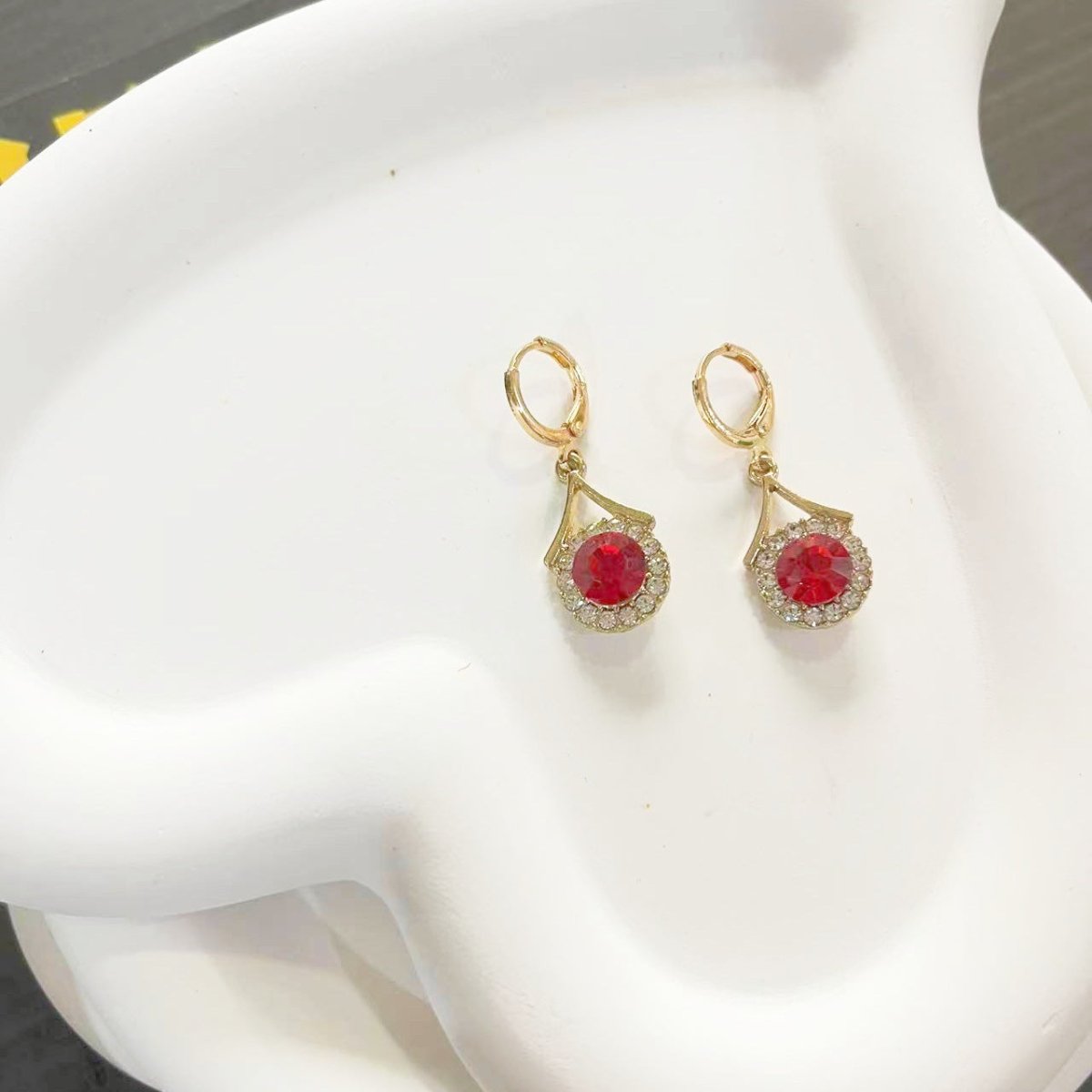 Elegant Sparkling Dangle Rhinestone Earrings (MAC324)